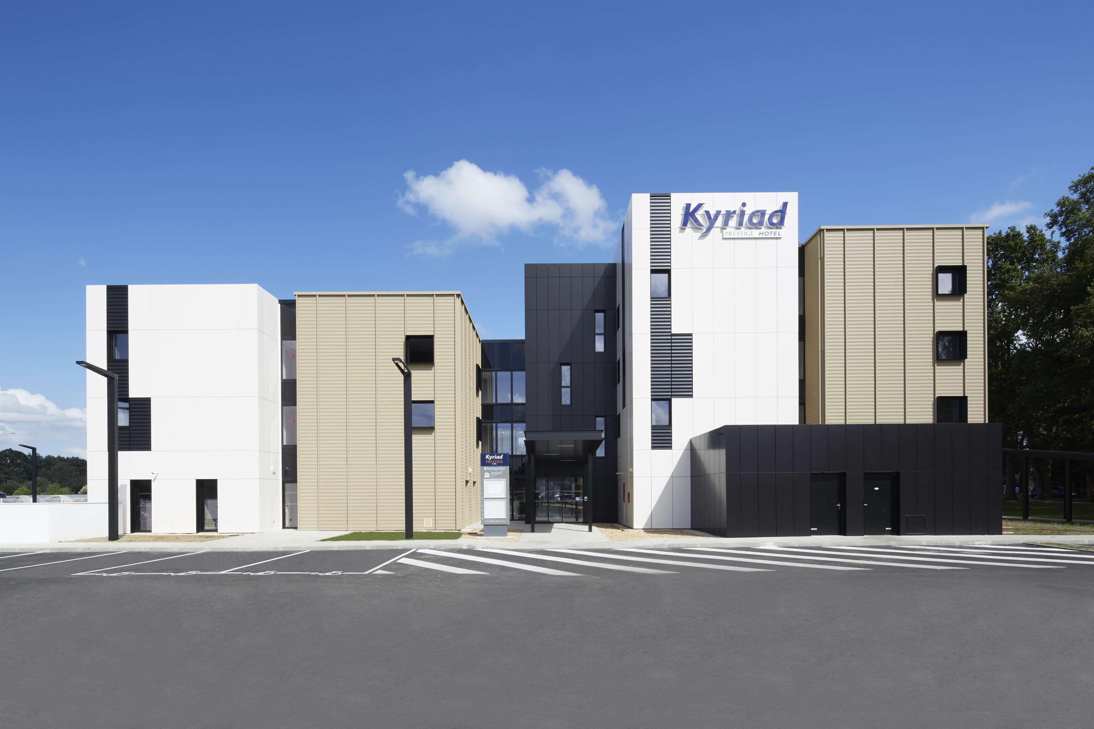 Kyriad Prestige Pau - Palais Des Sports Exteriör bild