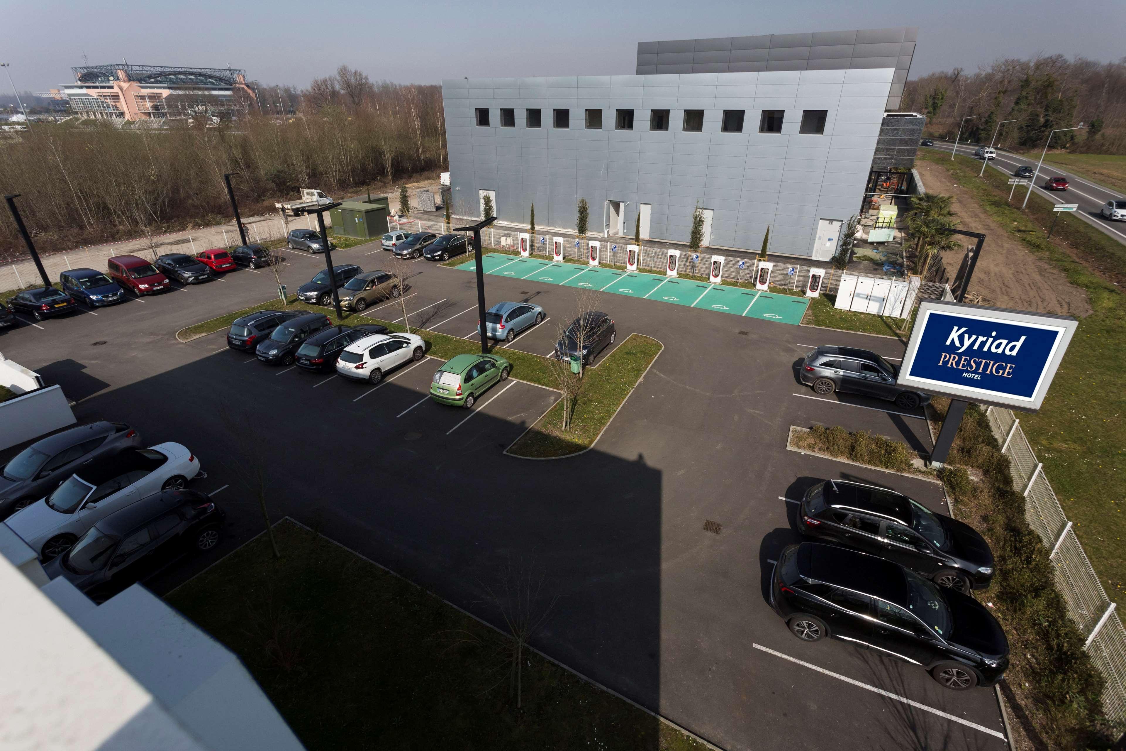 Kyriad Prestige Pau - Palais Des Sports Exteriör bild