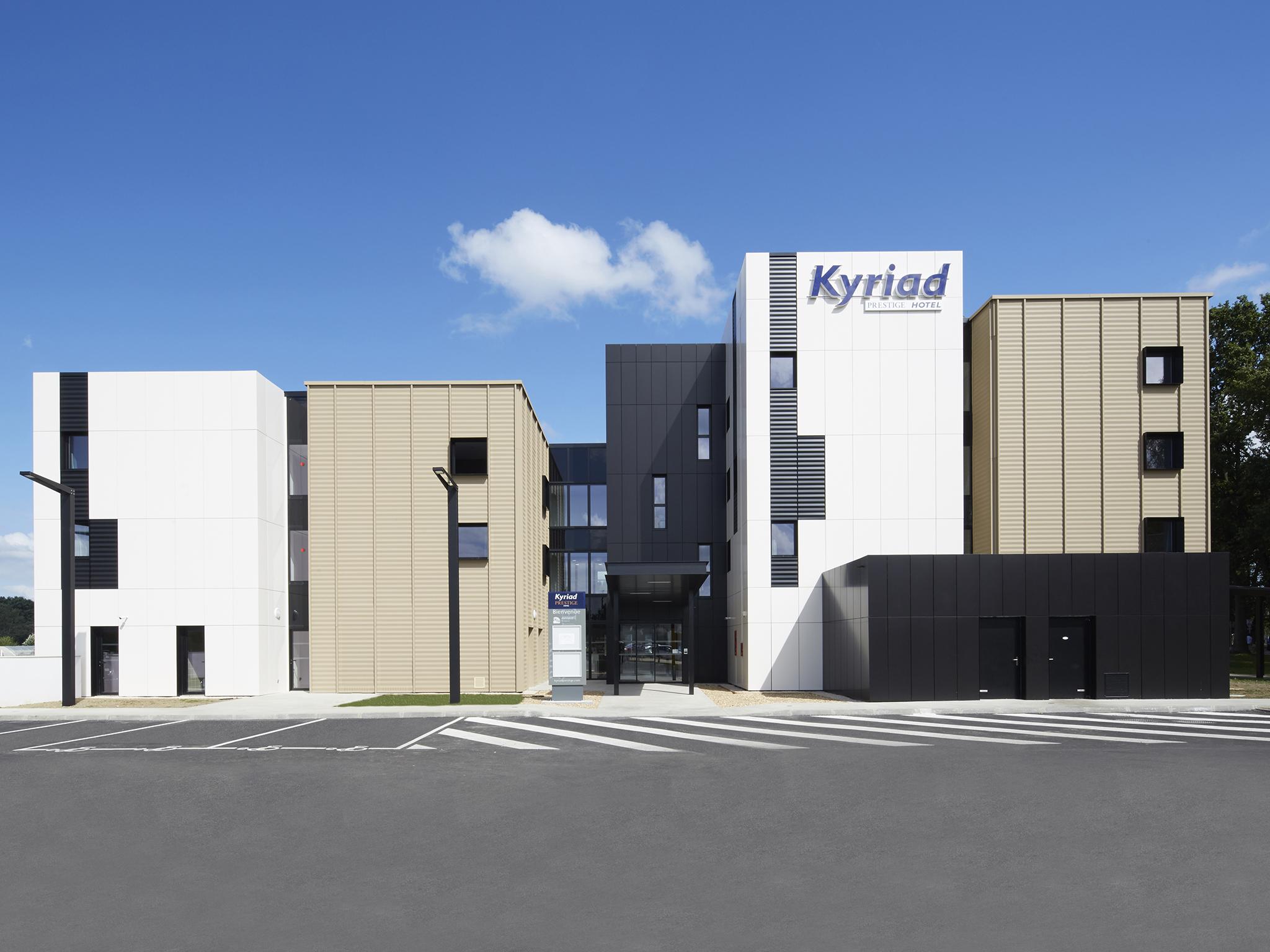 Kyriad Prestige Pau - Palais Des Sports Exteriör bild