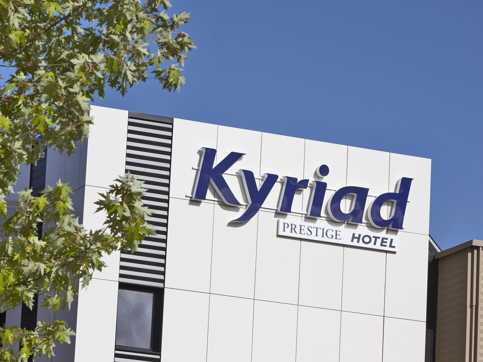 Kyriad Prestige Pau - Palais Des Sports Exteriör bild