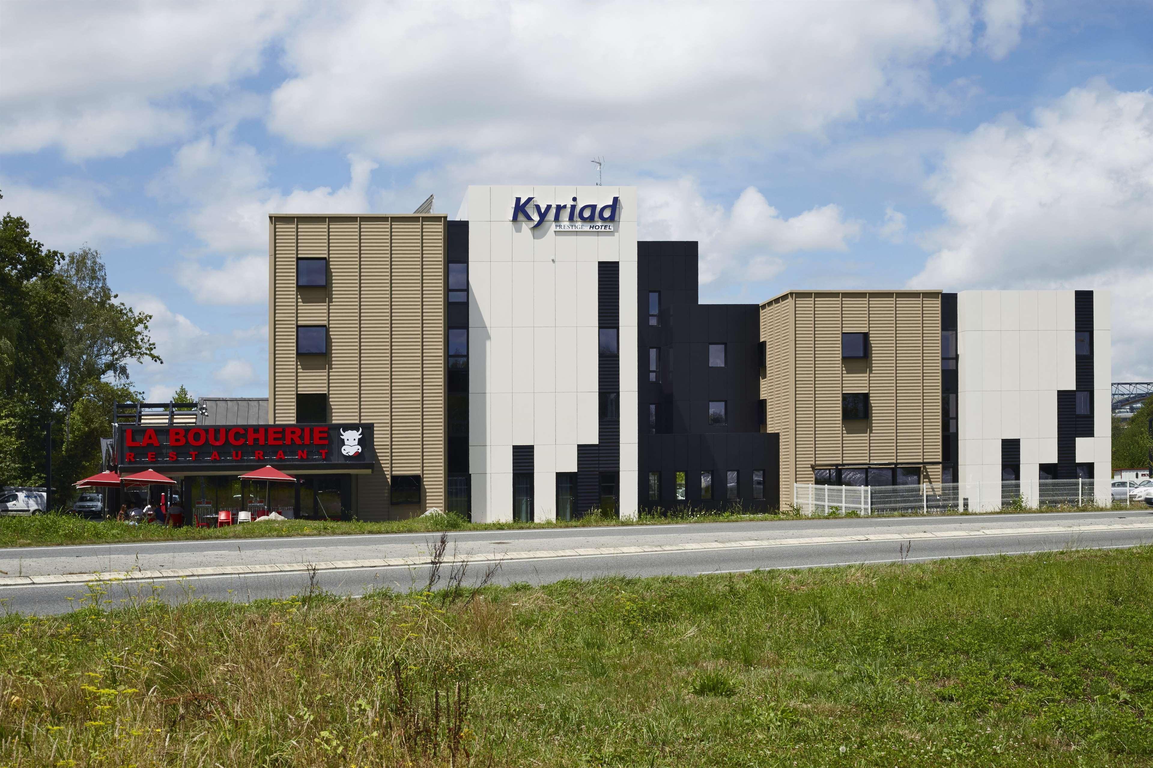 Kyriad Prestige Pau - Palais Des Sports Exteriör bild